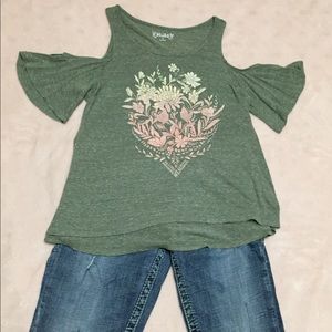 Girls off shoulder top. Size 8